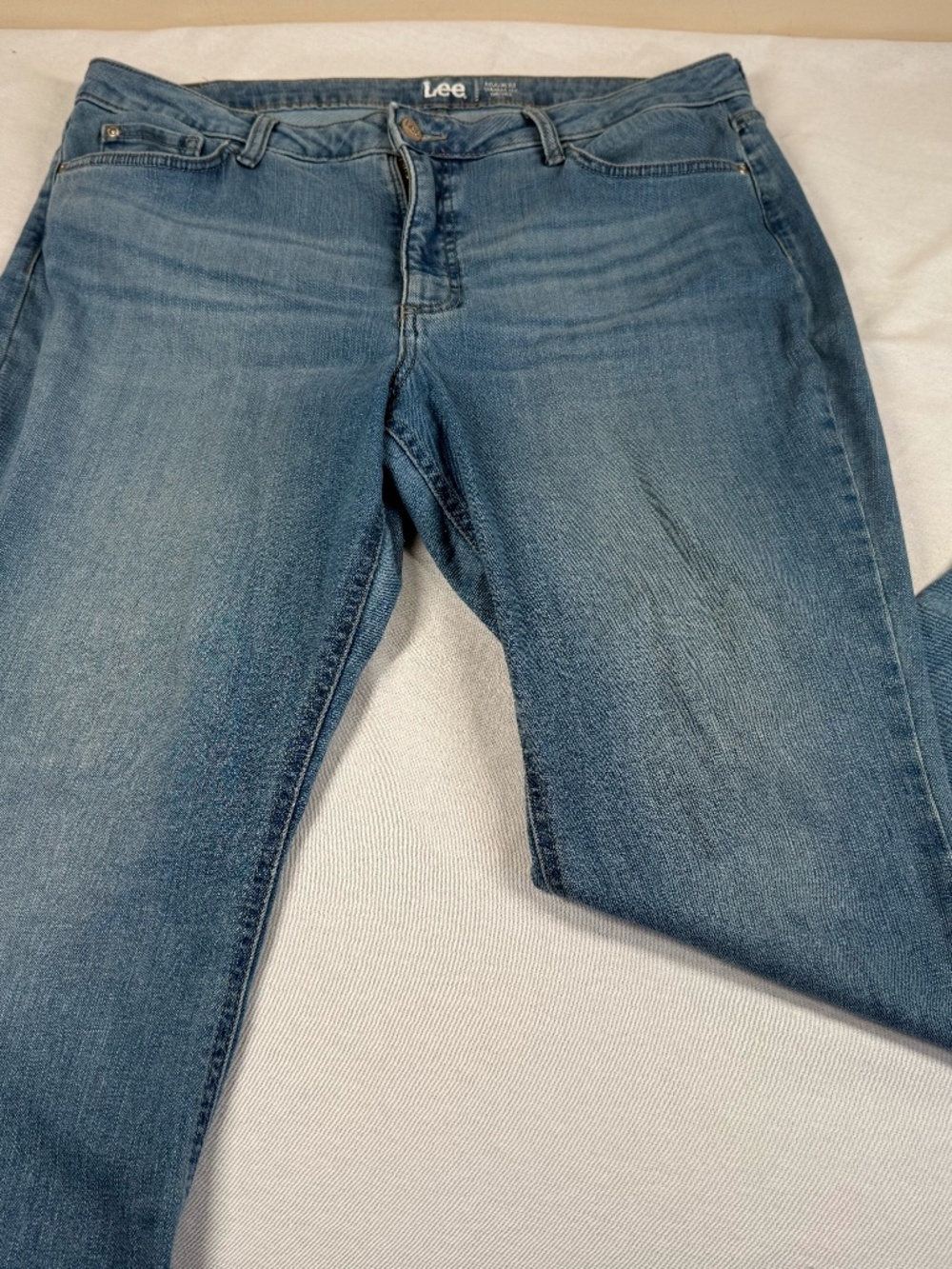 Lee Women's Mid Rise Straight Leg Denim Jeans Size 18P - Blue